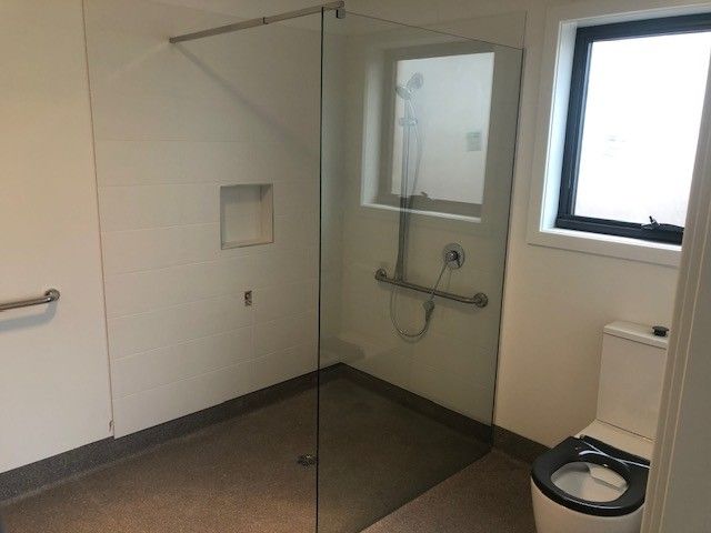 Whites U1 Shower