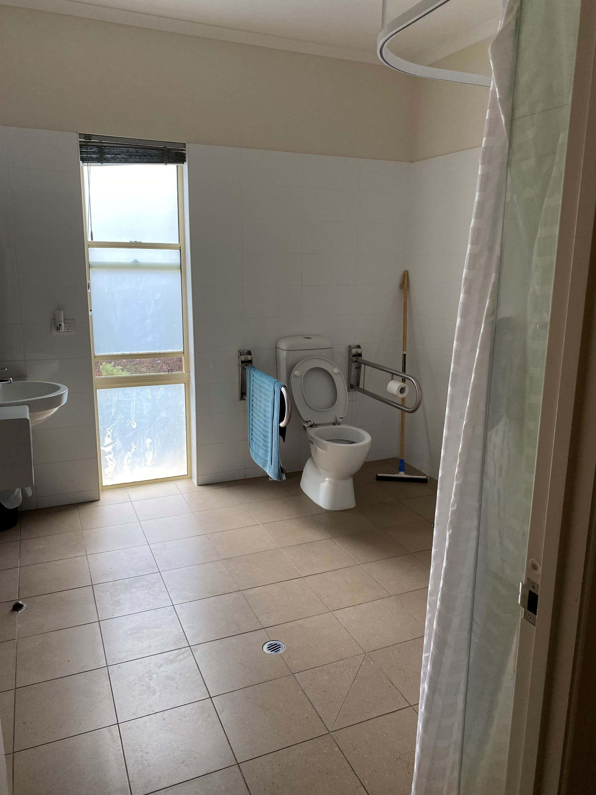 31 Fergusson Ave Bathroom-min