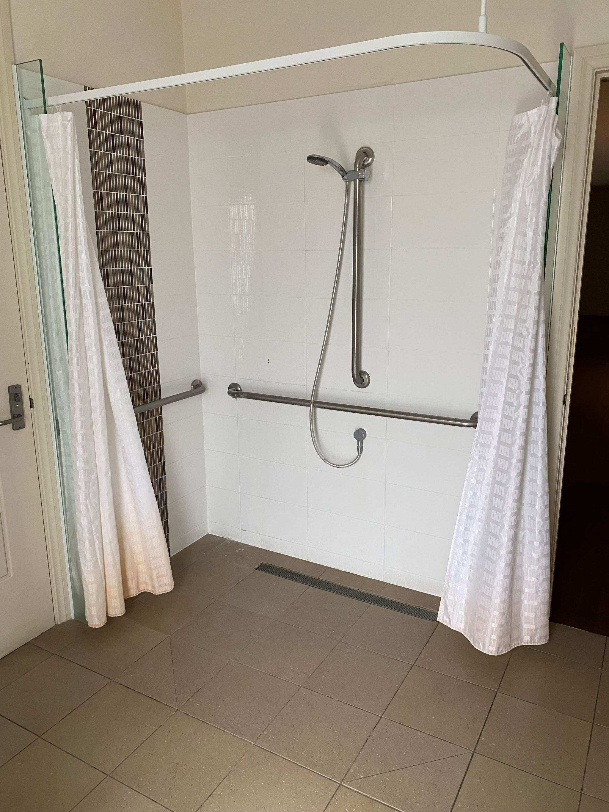 31 Fergusson Ave Shower-min