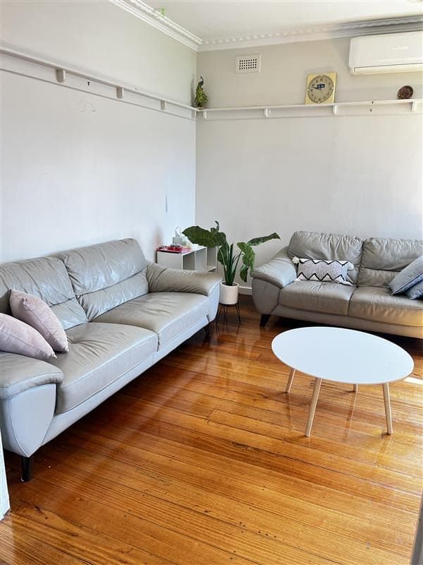 Cheltenham couch