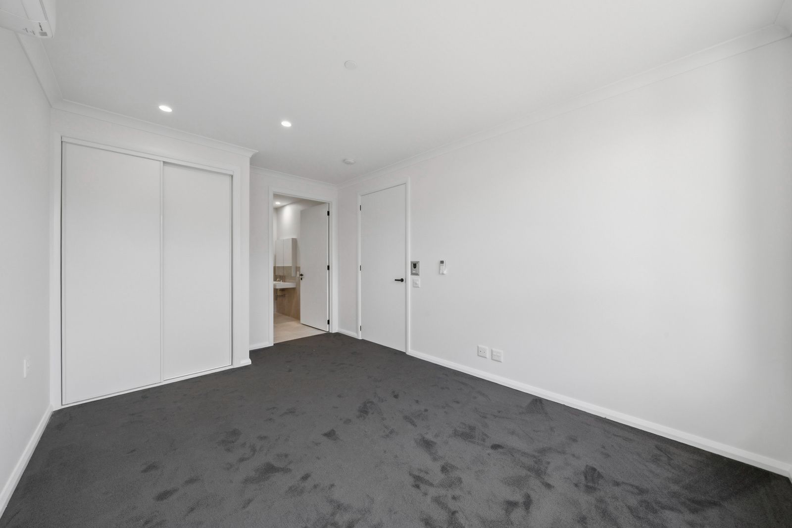 014 Open2view_ID958792-10_Gilbert_St