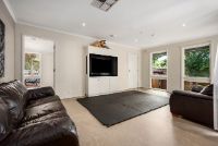 resize Pine_Hill_Drive,_Frankston-4