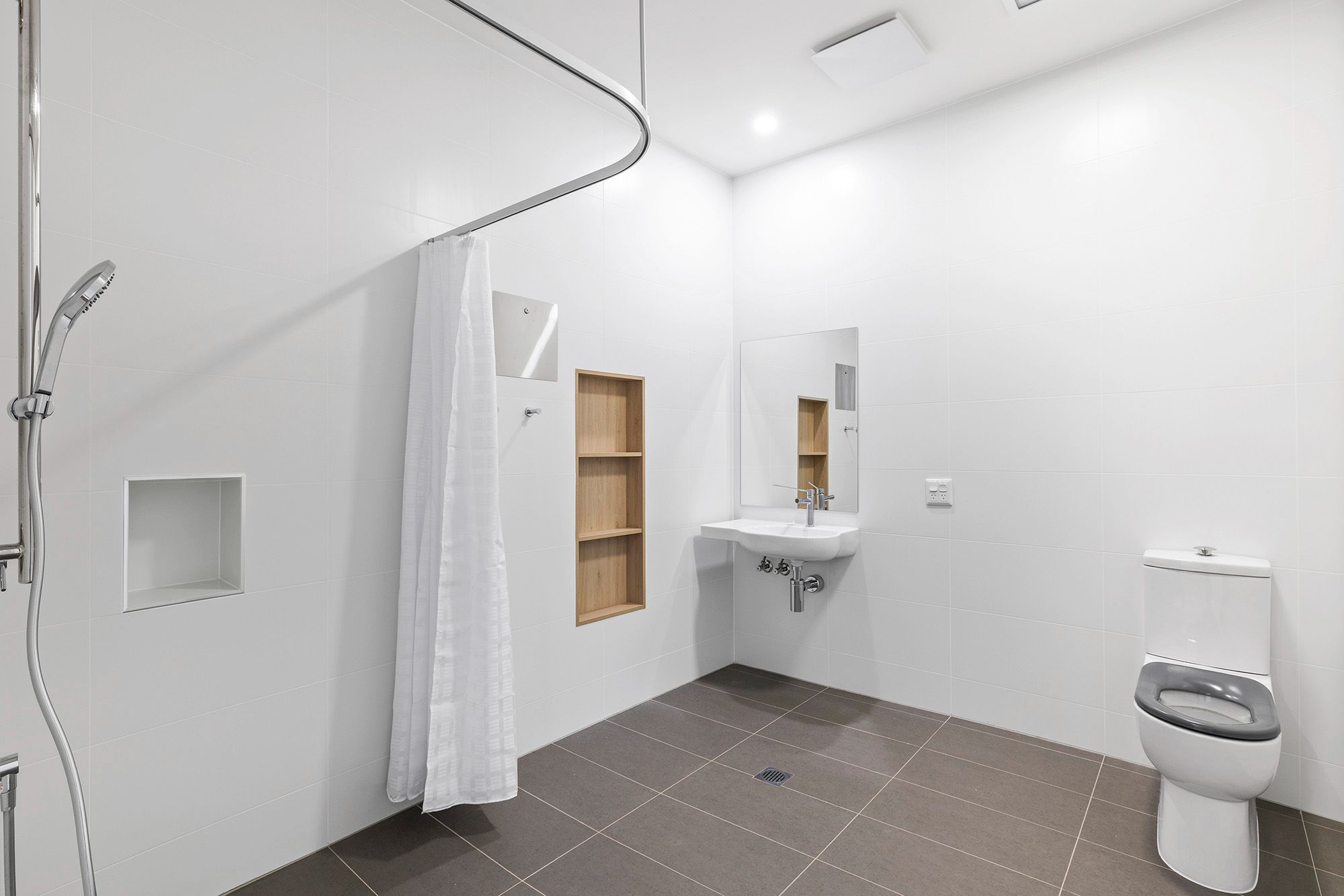 Oslo Ensuite 2 LR No Logo