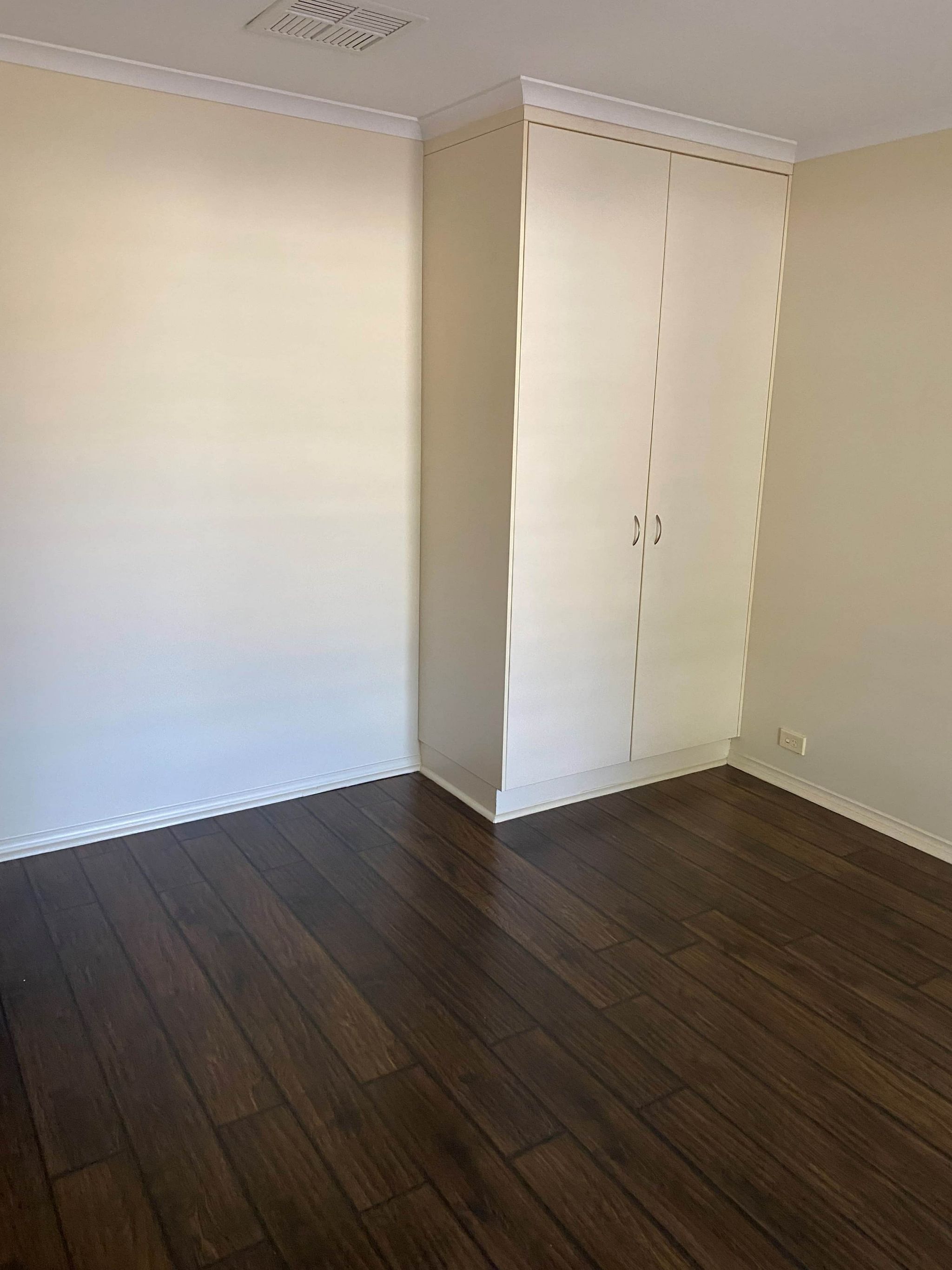 7 Timothy Court vacant room-min