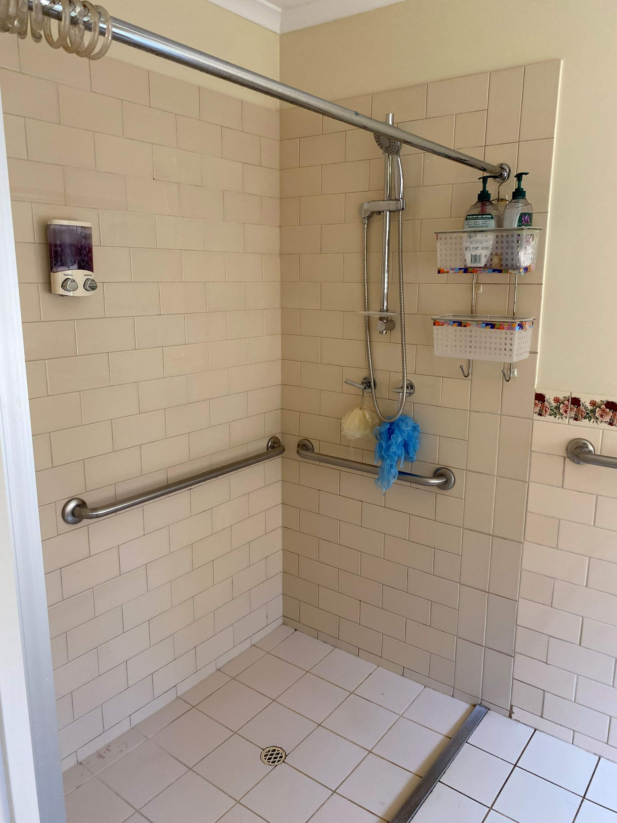 7 Timothy Court Shower-min