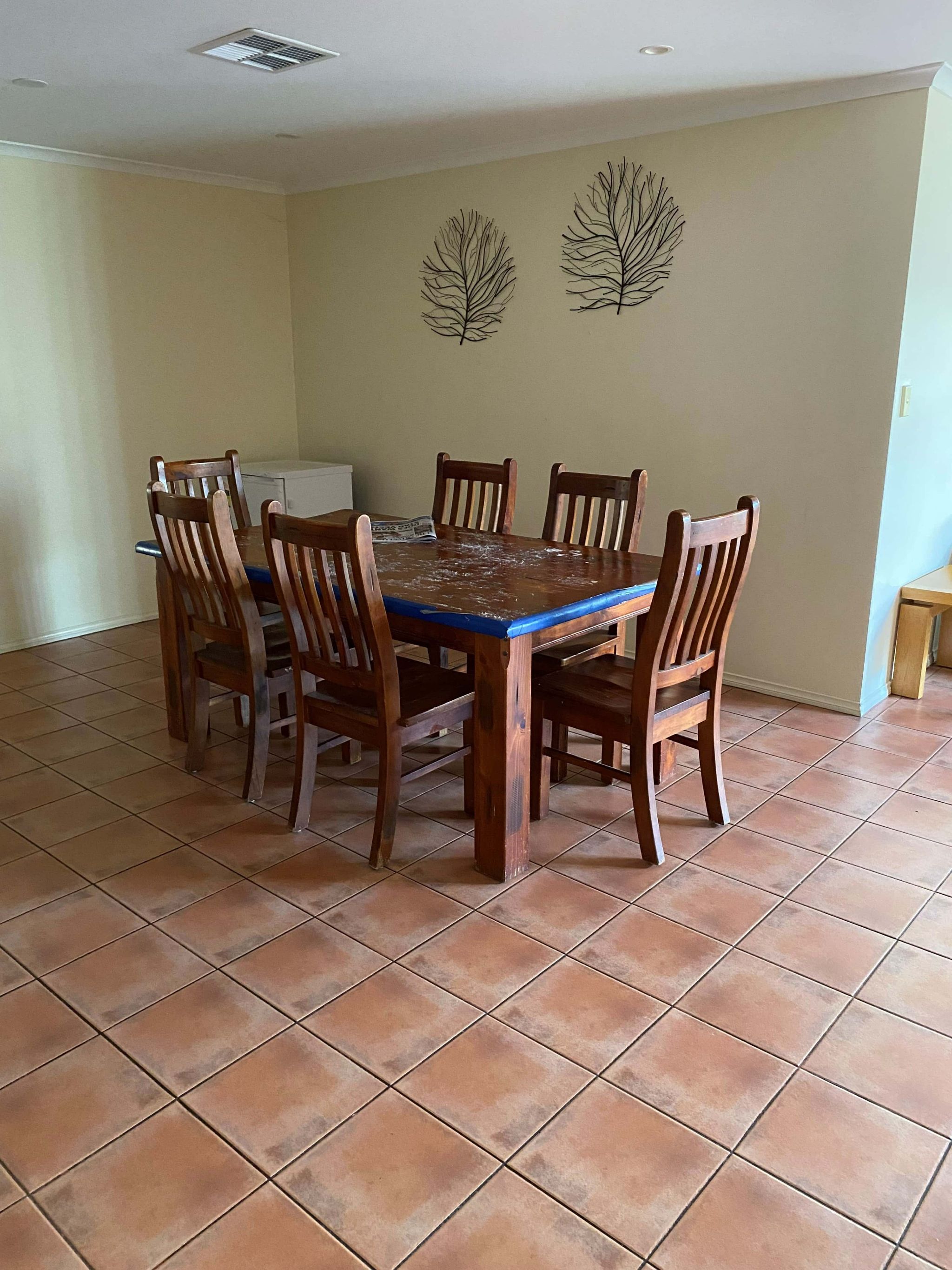 7 Timothy Crt Dining room-min