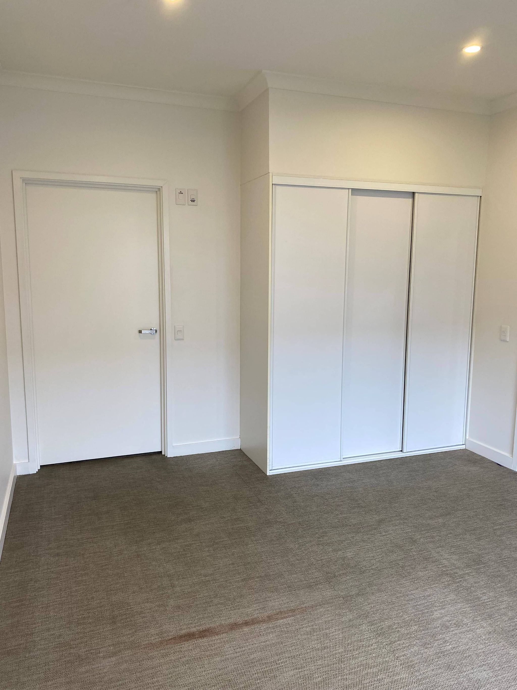 4 Bonython Way Vacant bedroom min