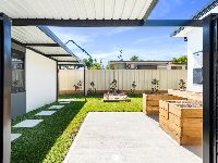 007 Open2view_ID797306-78_Newton_Road