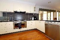 Sunnypine1538227C Cairnlea