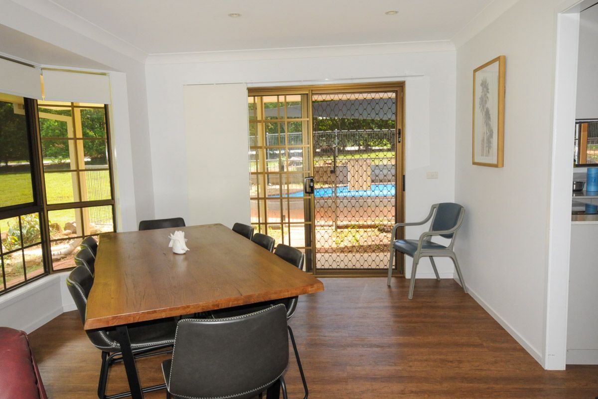 Summerhill Dining pool in background_Web1200x800