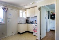 13 SIL016_LR_merewether_unit5_kitchen