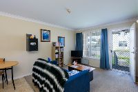 22 SIL016_LR_merewether_unit4_livingroom