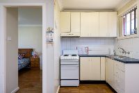 27 SIL016_LR_merewether_unit2_kitchen