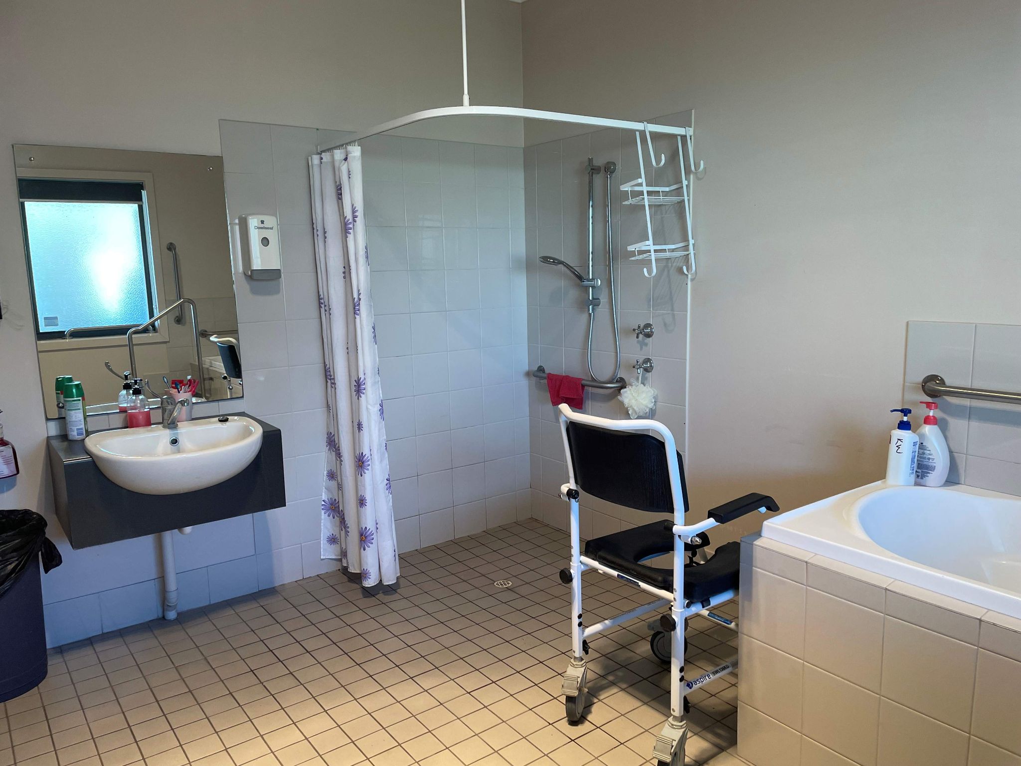 Cronin Shared Bathroom 2b