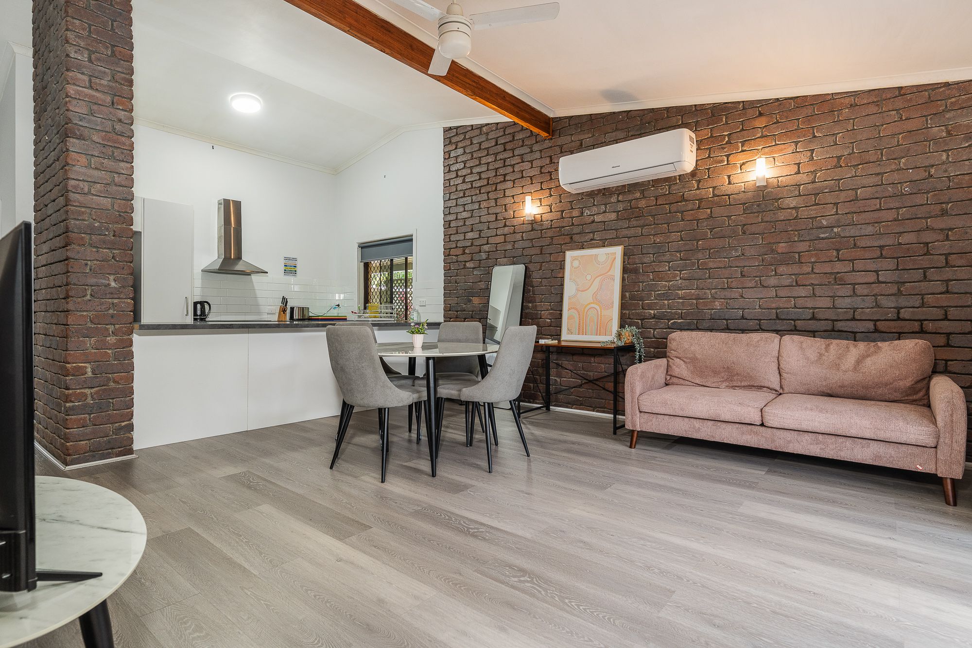 Hayes51B 15-Internet