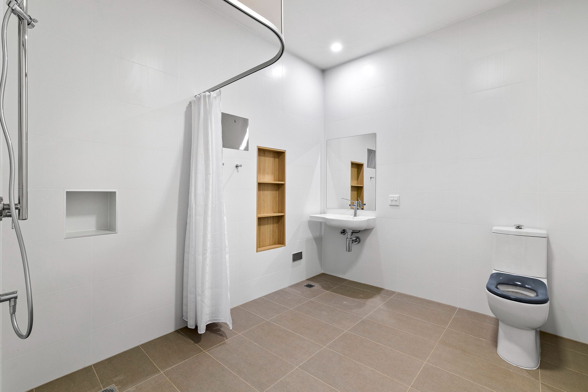 Clement Ensuite 1 LR No Logo