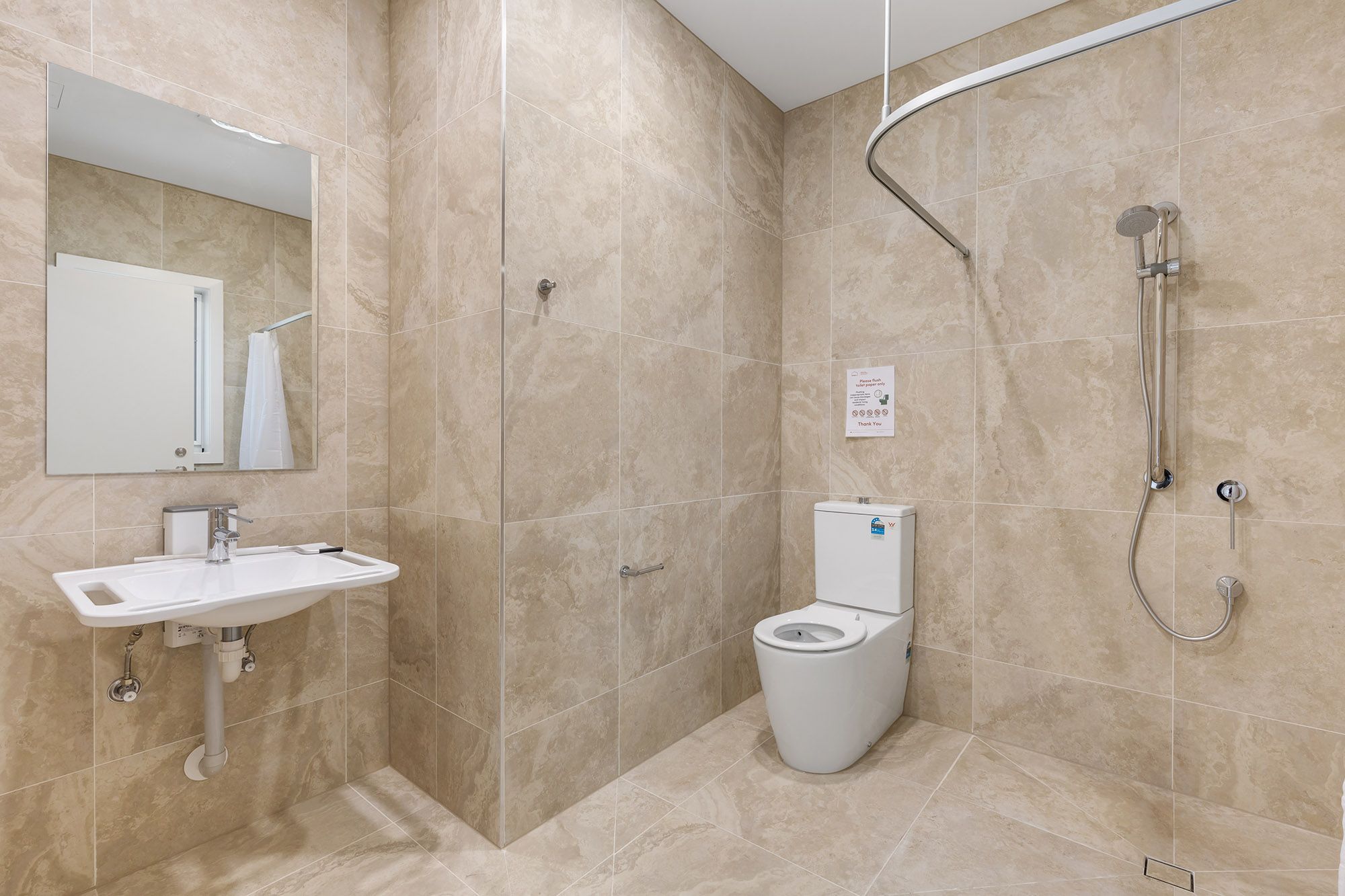 Victoria Ensuite LR No Logo