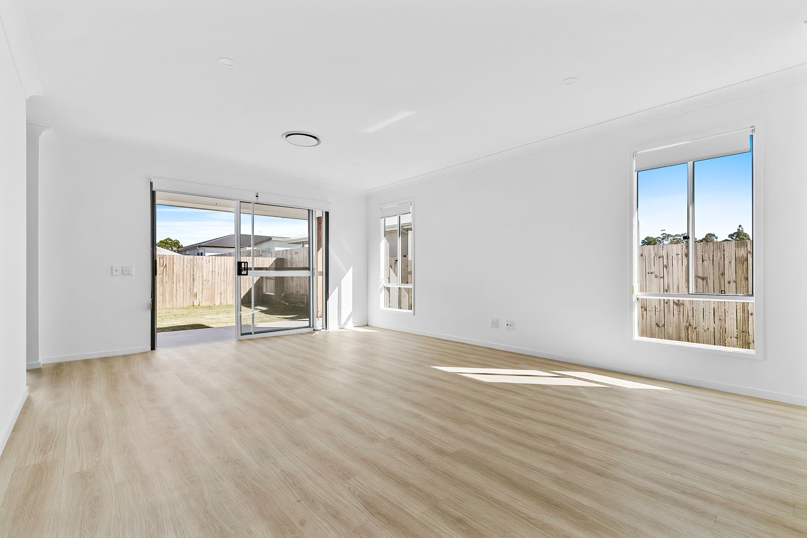 006 Open2view_ID953882-19_Ibis_Court