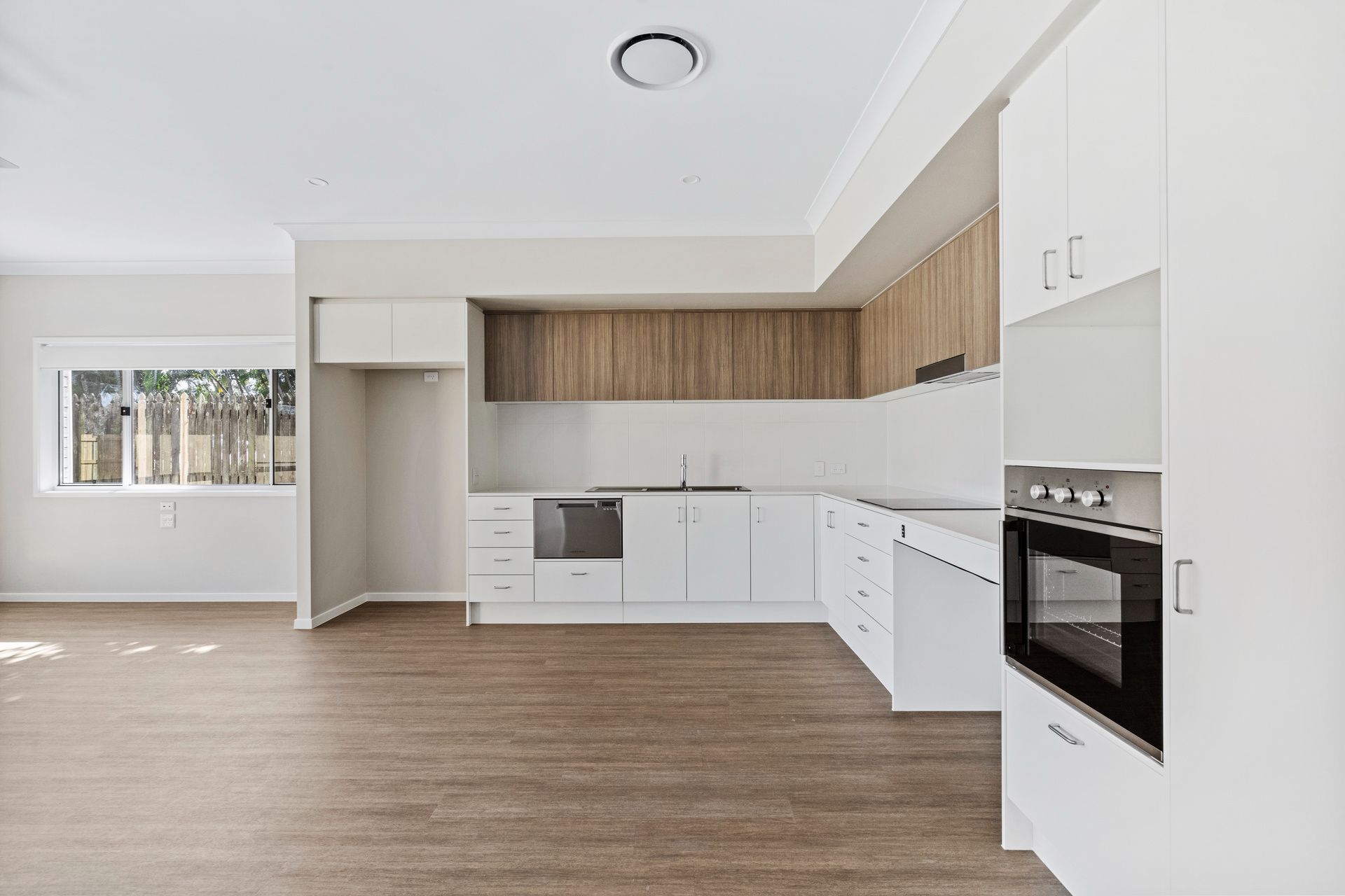 002 Open2view_ID958244-26A_Kimbolton_Drive