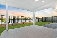 PROFESSIONAL PHOTO   LOW RES 6