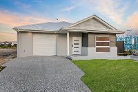 PROFESSIONAL PHOTO   LOW RES 3