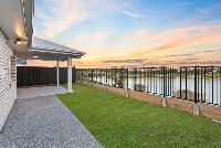 PROFESSIONAL PHOTO   LOW RES 5