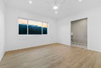 PROFESSIONAL PHOTO   LOW RES 12