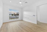 PROFESSIONAL PHOTO   LOW RES 15