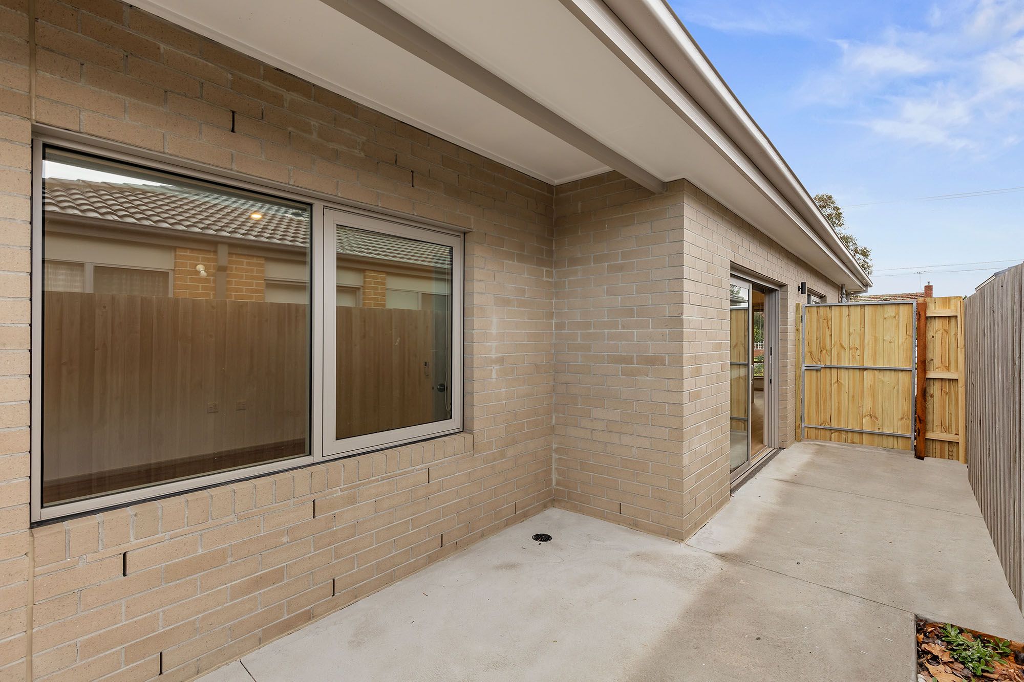 Freda Unit 1 Alfresco and Courtyard LR No Logo