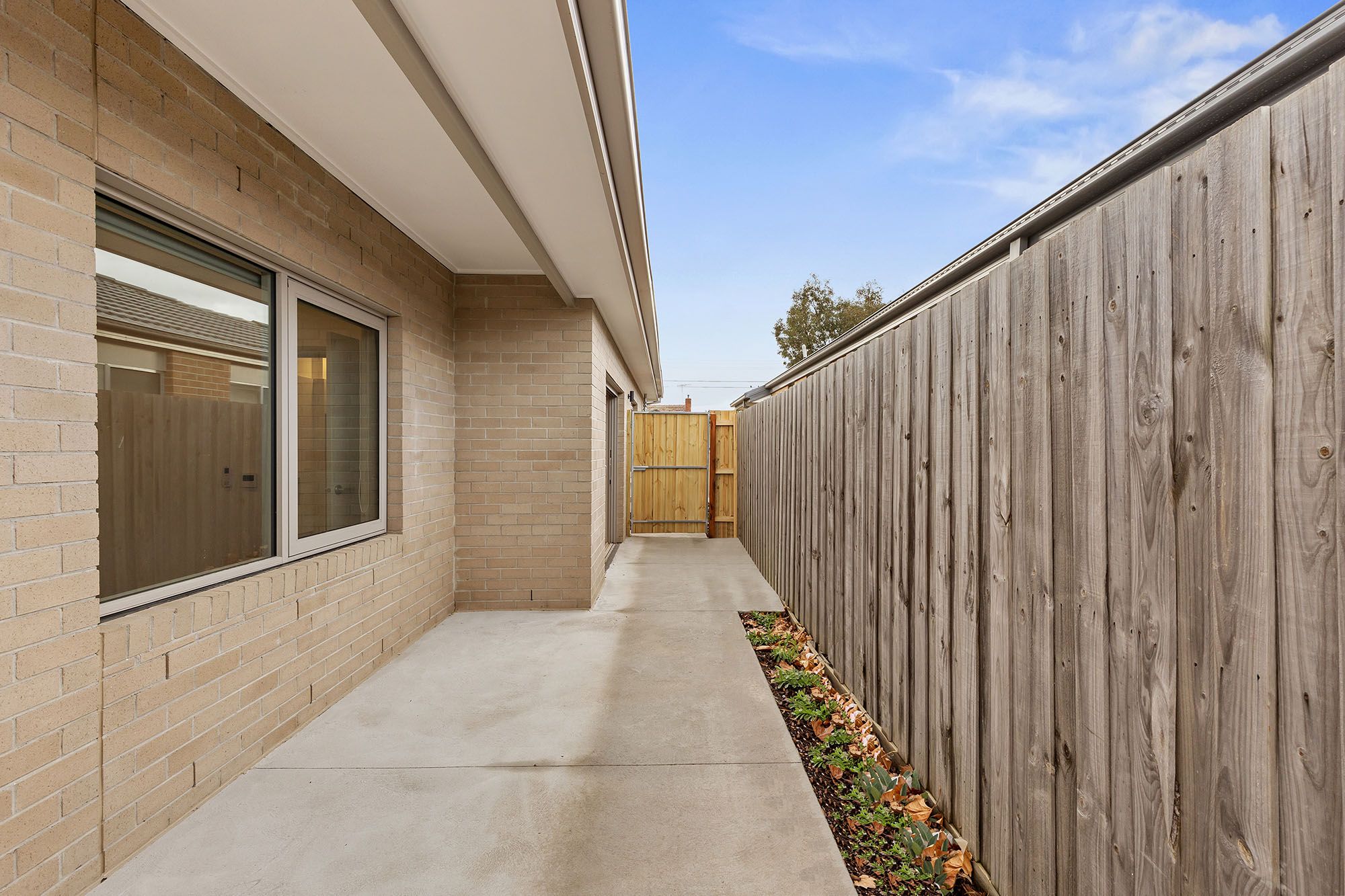 Freda Unit 1 Side Path LR No Logo