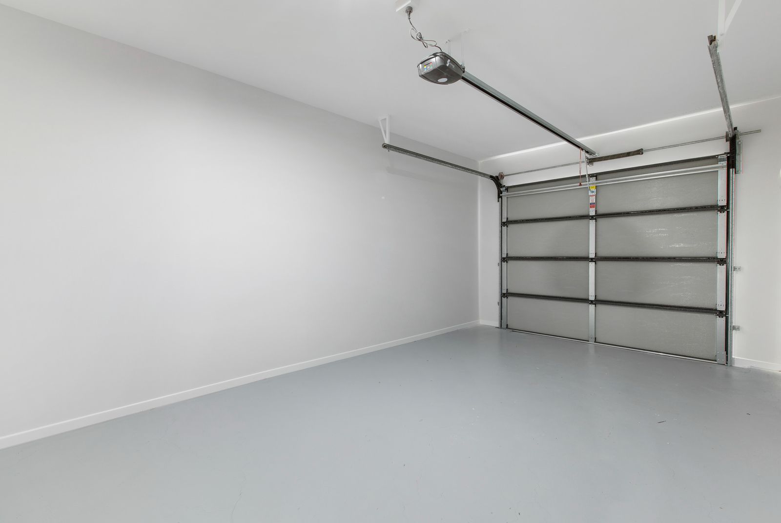 010 Open2view_ID721933-4A_Leach_Avenue
