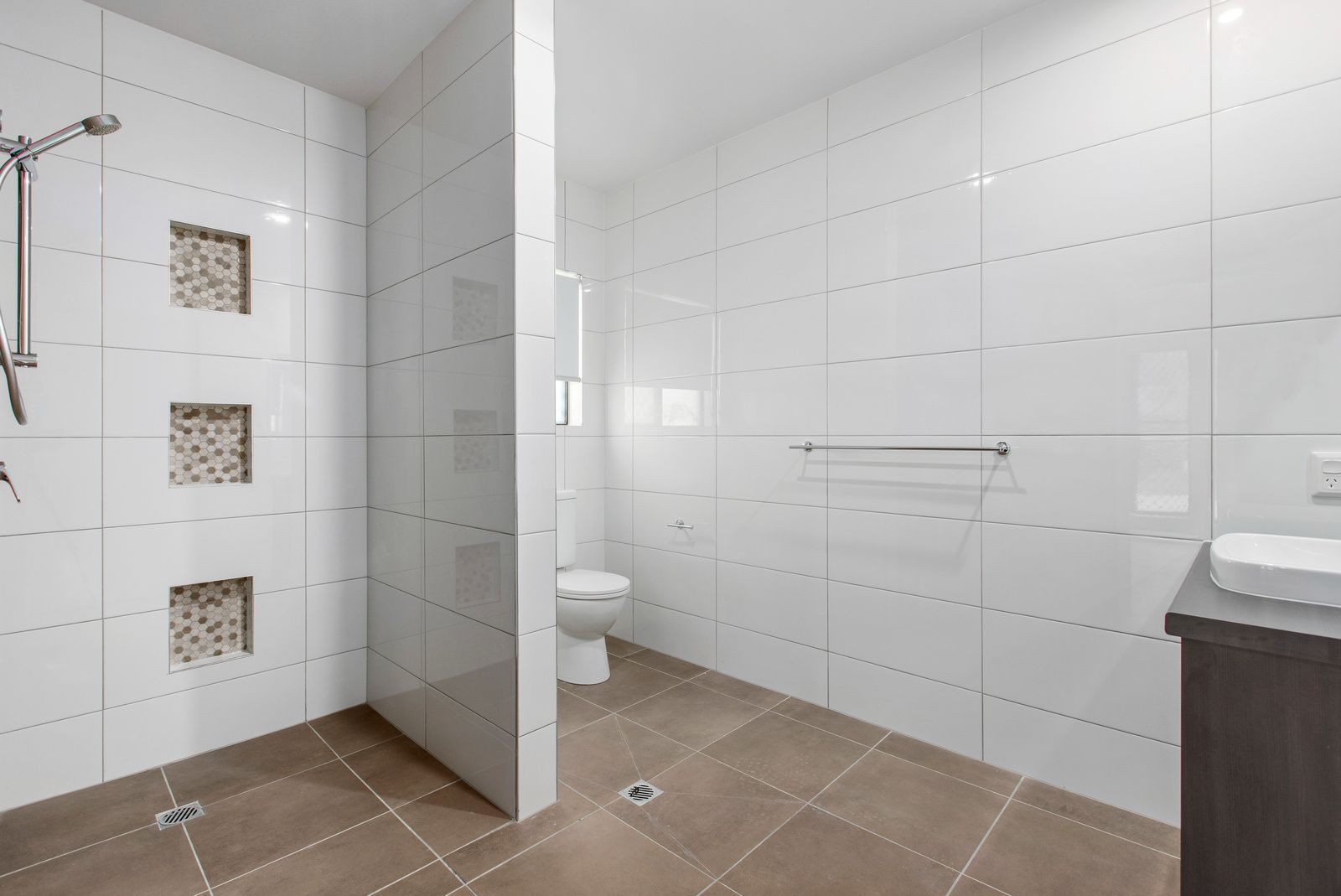 015 Open2view_ID721933-4A_Leach_Avenue