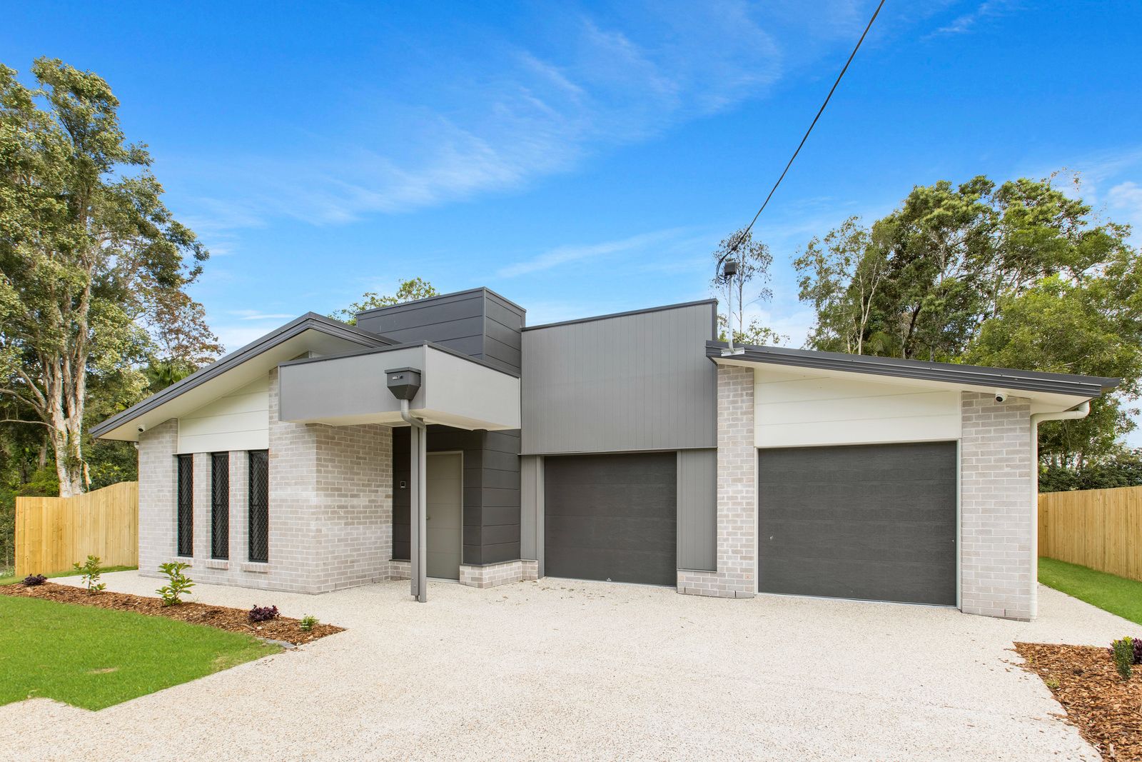 012 Open2view_ID721933-4A_Leach_Avenue