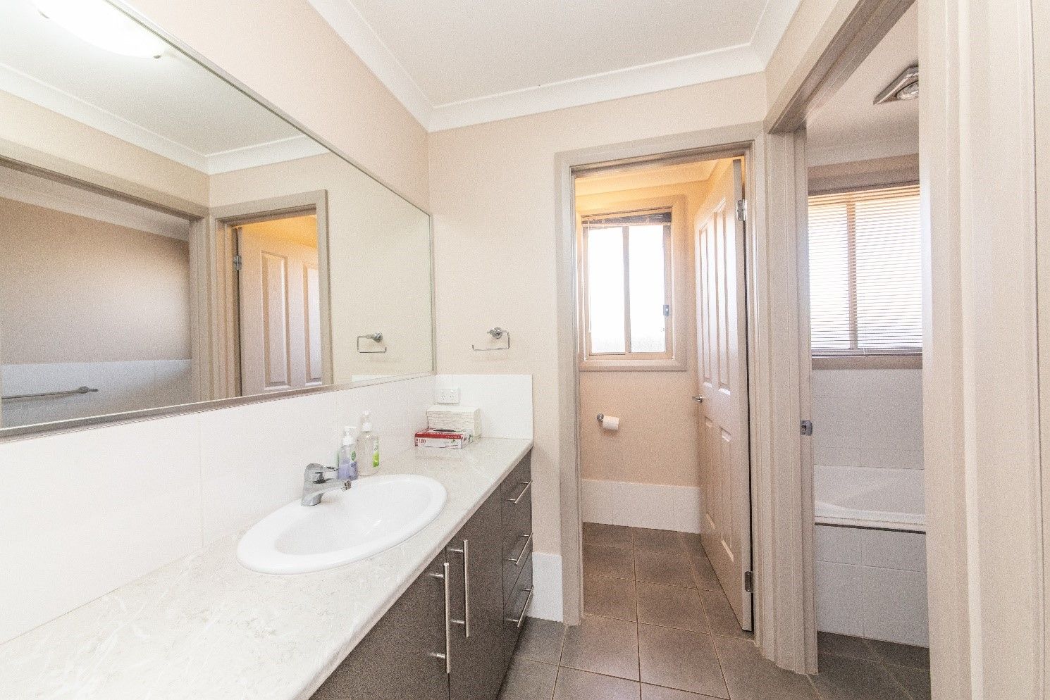 NSWORA J vanity