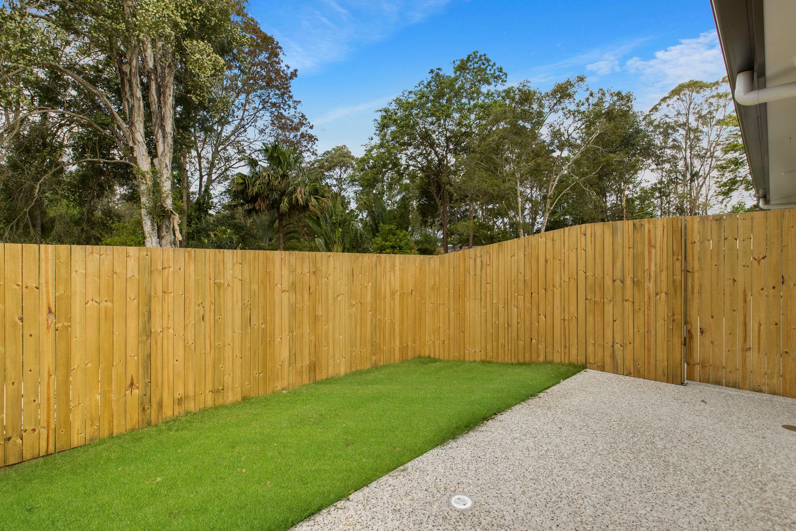 014 Open2view_ID721933-4A_Leach_Avenue