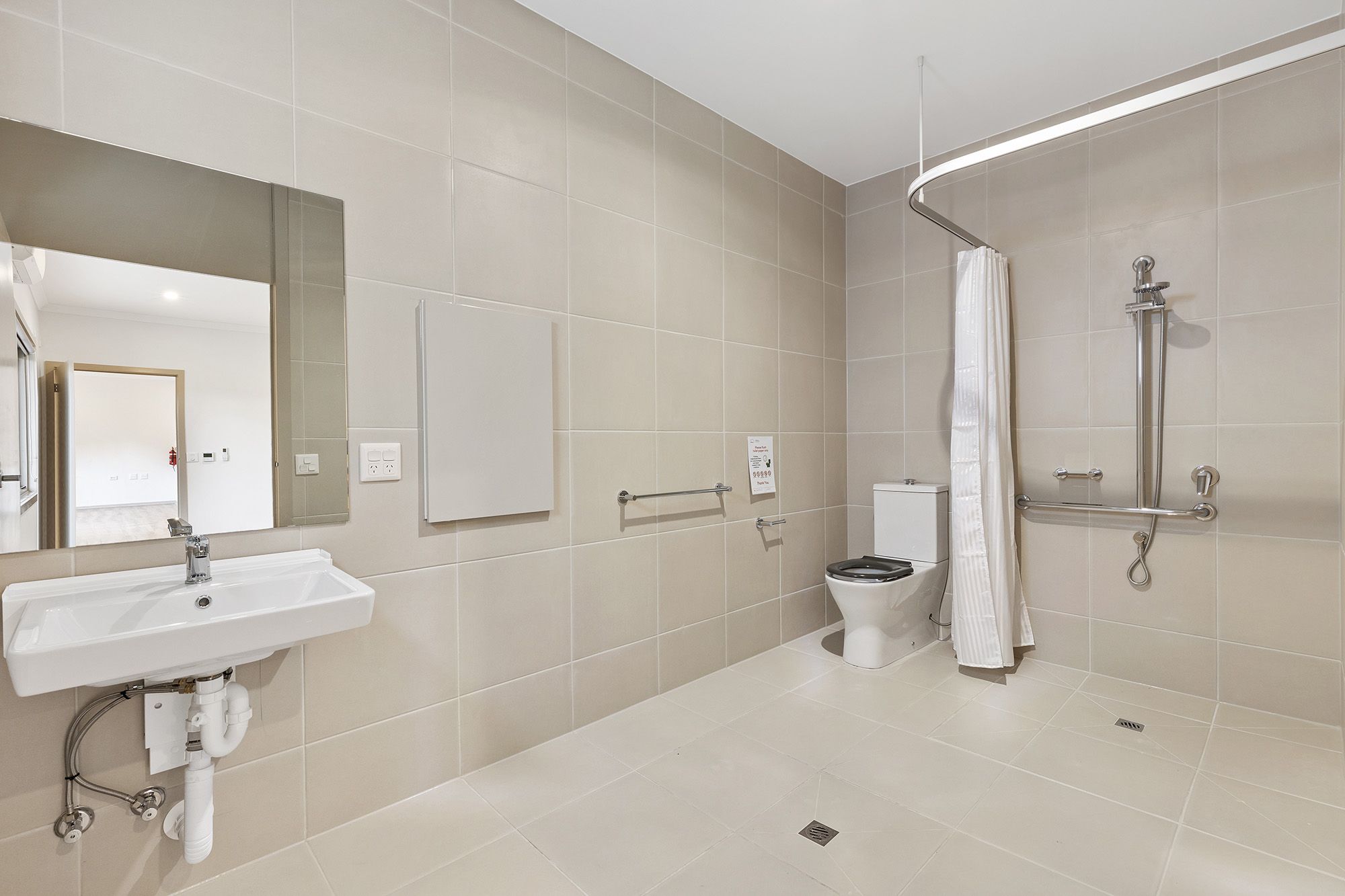 Freda Unit 1 Ensuite 1 LR No Logo