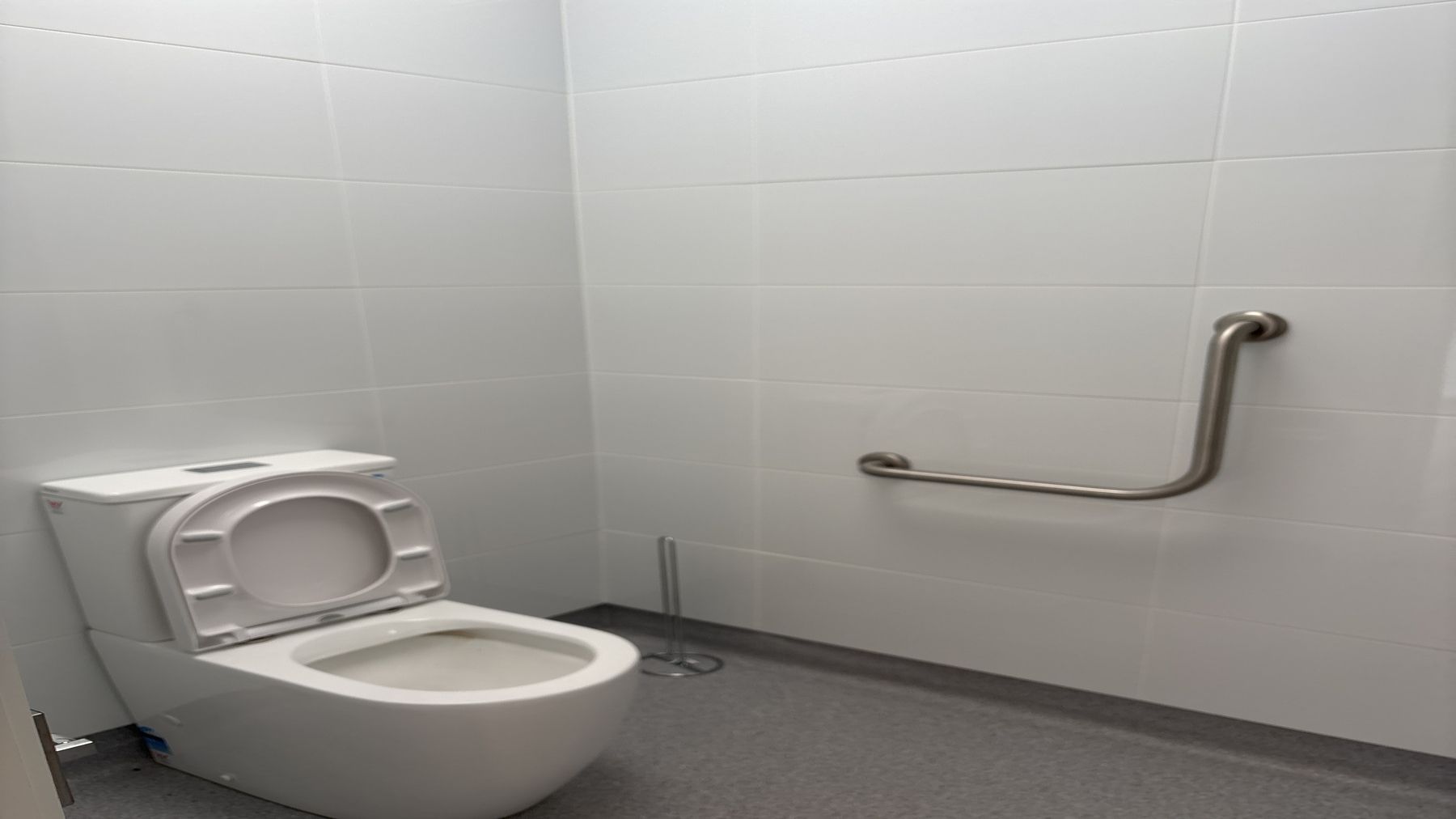 Ensuite 2 photo 1)