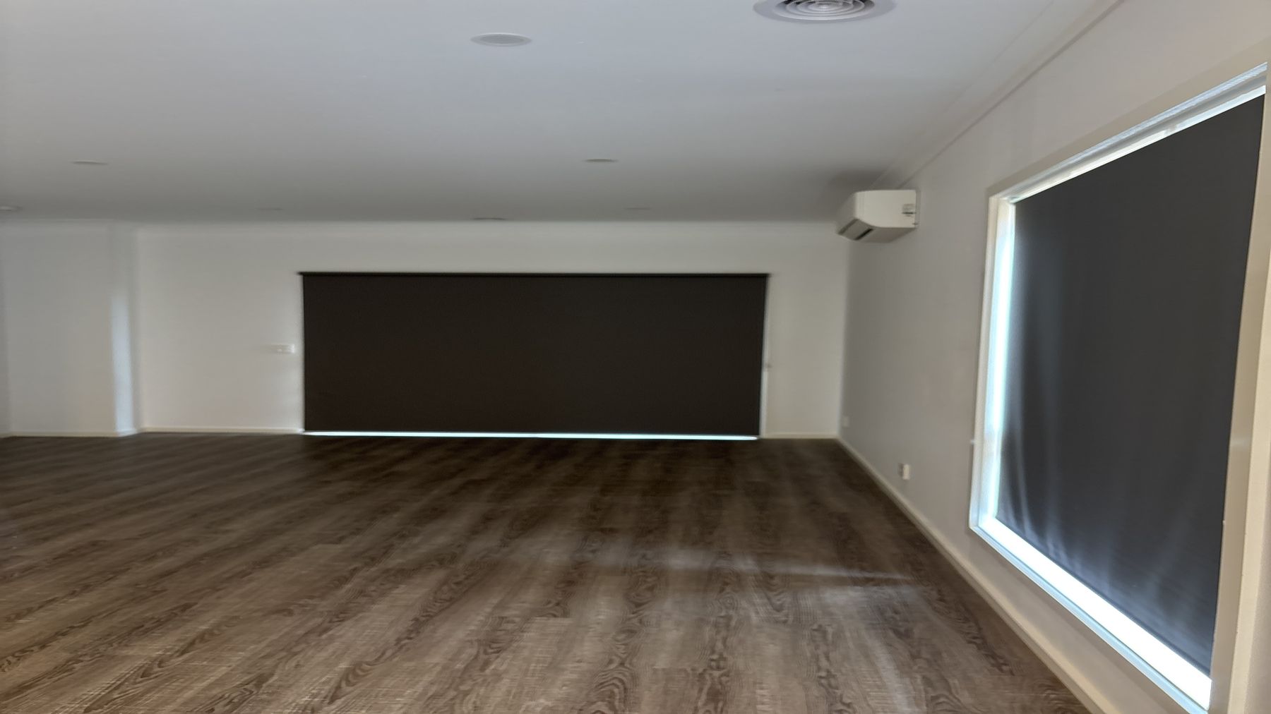 Lounge room photo 2)