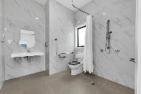 Bathroom  2)