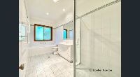 ensuite bathroom to bed 1