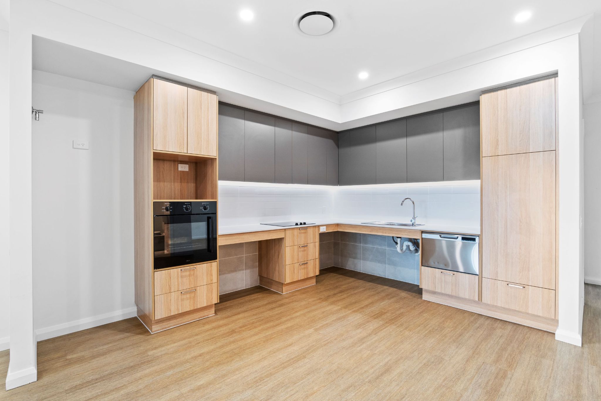 C004 Open2view_ID919151