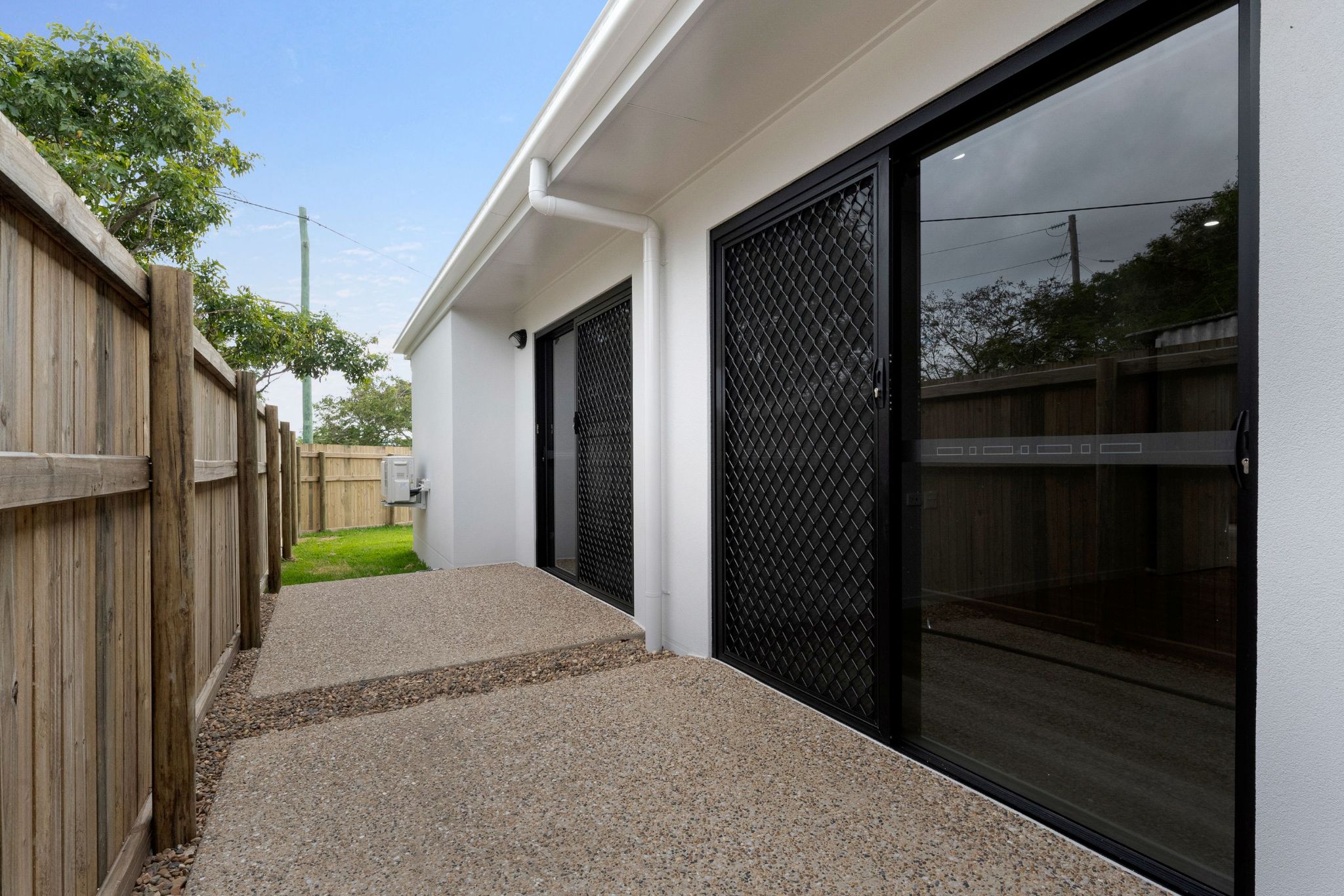 Bayswater Rd 141 Bed 2 and 3 courtyard