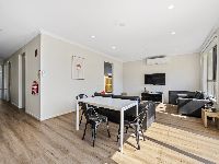 002 Open2view_ID876080-11_Gloria_Avenue