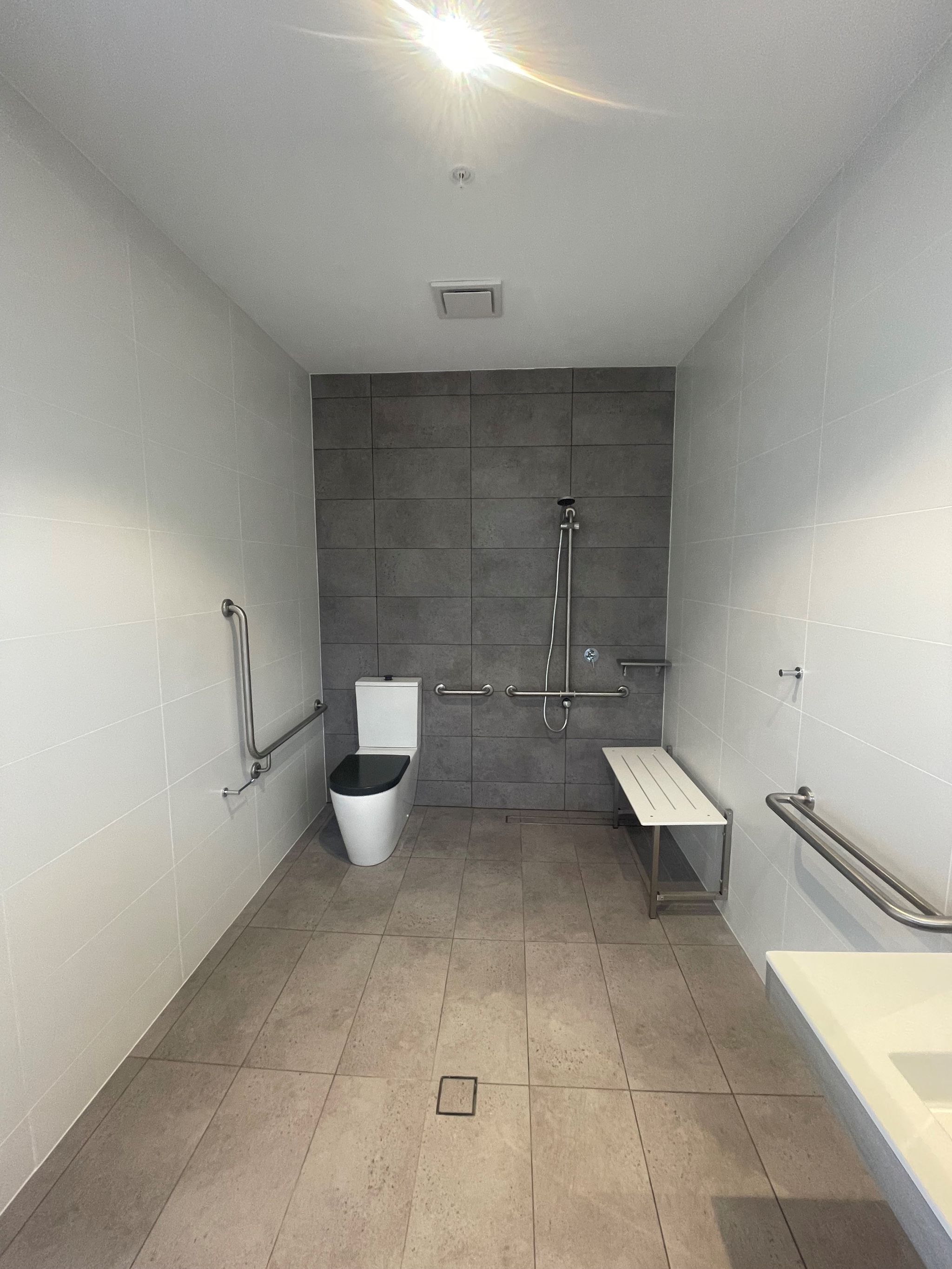Bathroom 2)