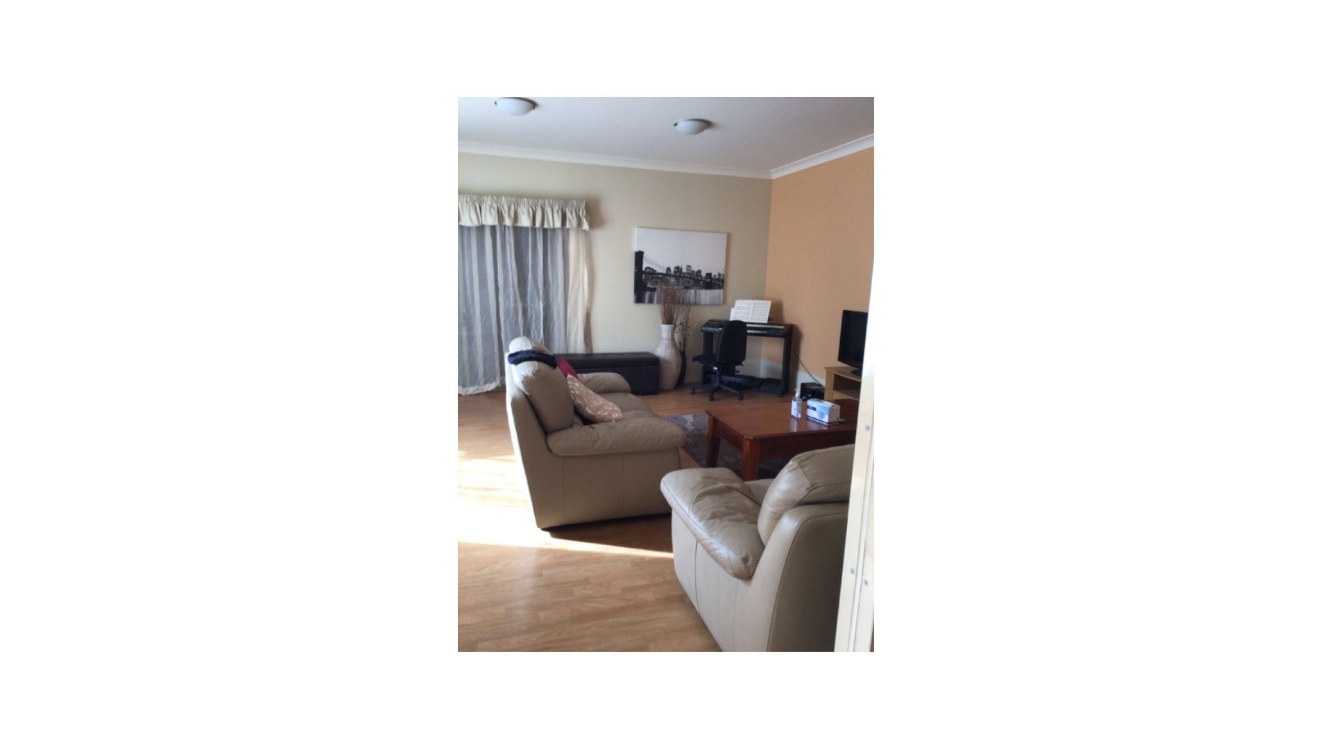 10 Nunyah   Front Lounge