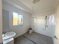 Heathwood 16 Skyline bath