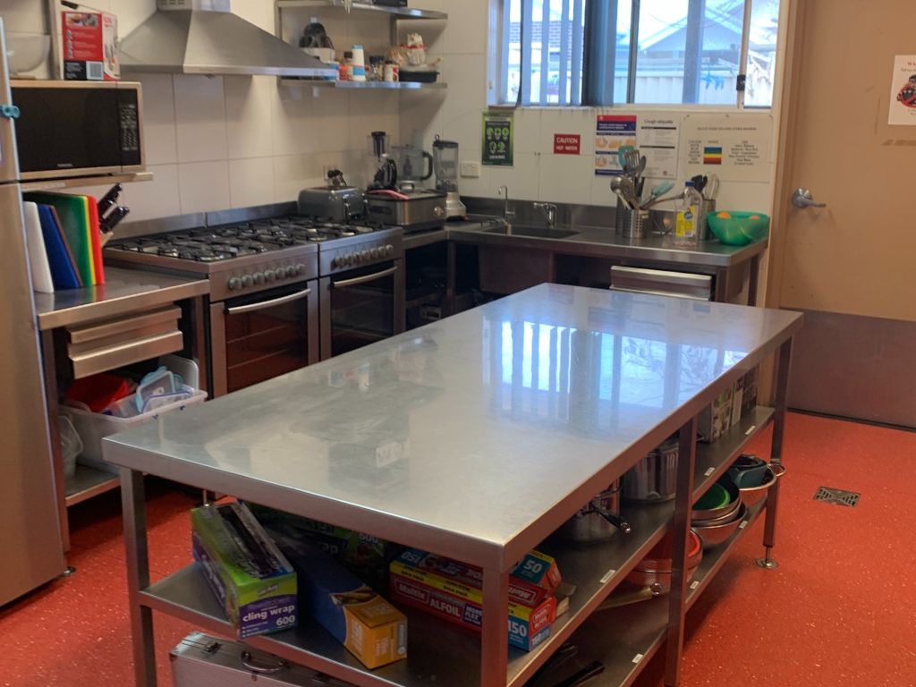 Kitchen 1)