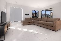 Living front-view