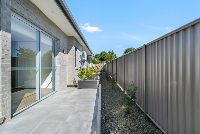 009 Open2view_ID821638-1_Hemlock_Street