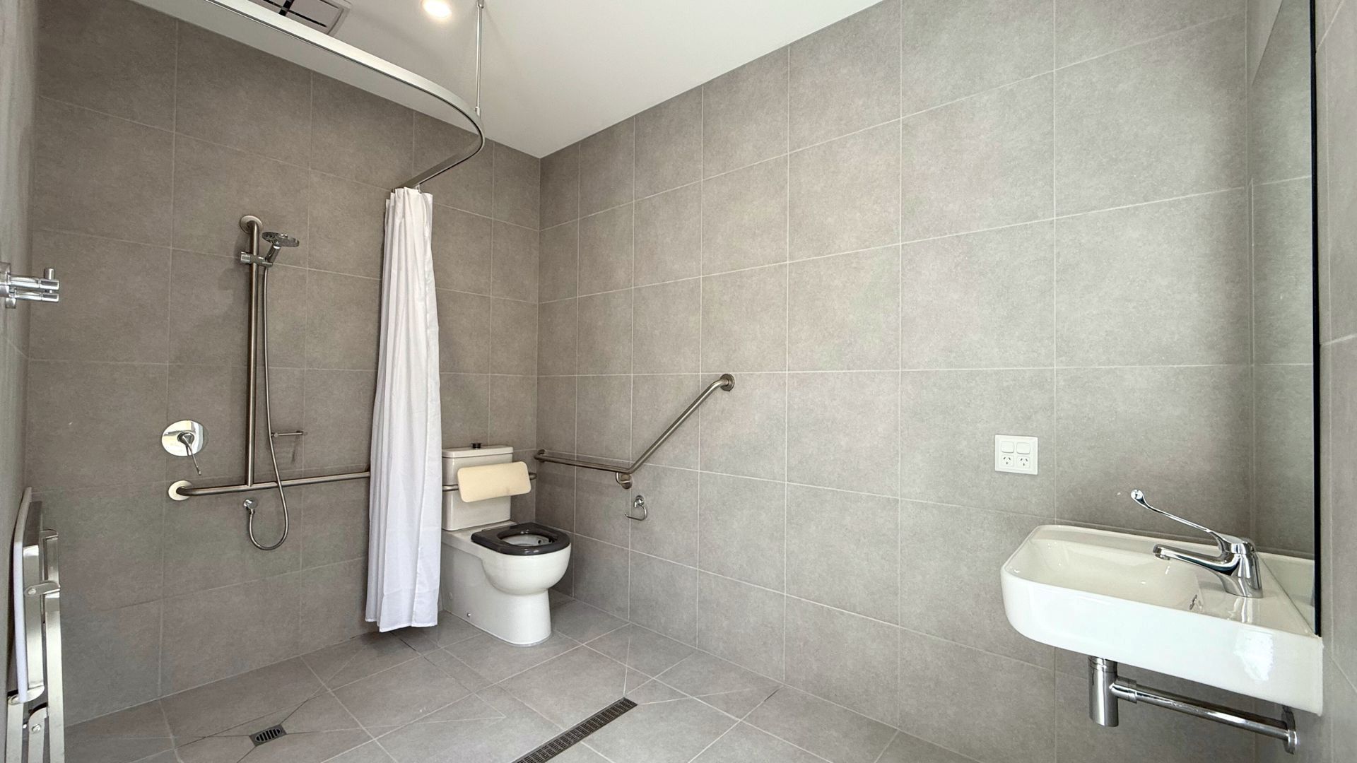 Clyde North Ensuite 2 reduced